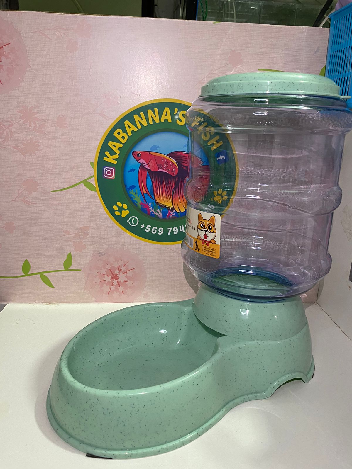 Alimentador para mascotas con dispensador
